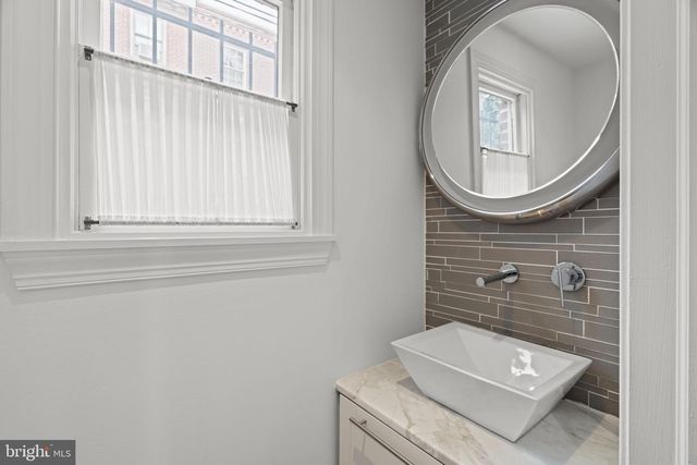 517 KAUFFMAN ST, Philadelphia, PA 19147