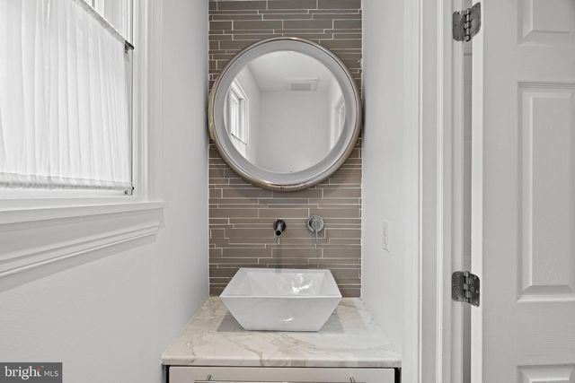 517 KAUFFMAN ST, Philadelphia, PA 19147