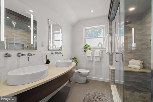 517 KAUFFMAN ST, Philadelphia, PA 19147