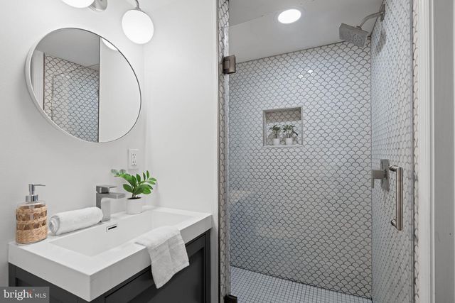 517 KAUFFMAN ST, Philadelphia, PA 19147