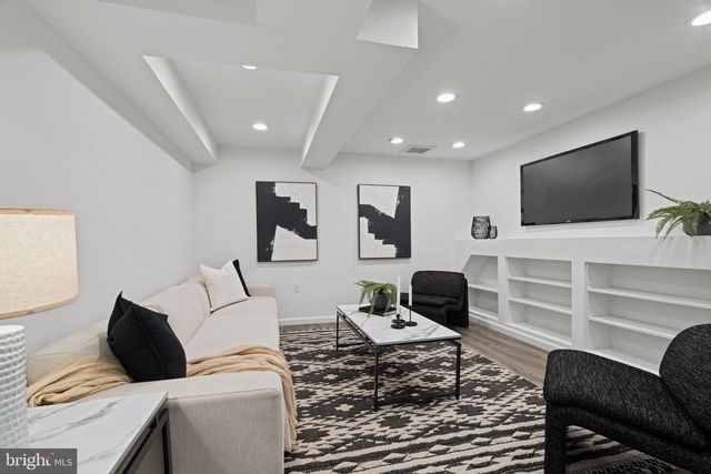 517 KAUFFMAN ST, Philadelphia, PA 19147