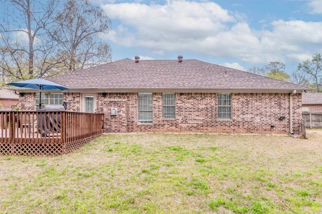 8 Bradley Cove, Maumelle, AR 72113