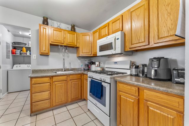 112 Cambridge Lane, Glendale Heights, IL 60139
