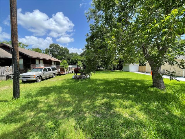 408 Bay Oaks Drive, La Porte, TX 77571