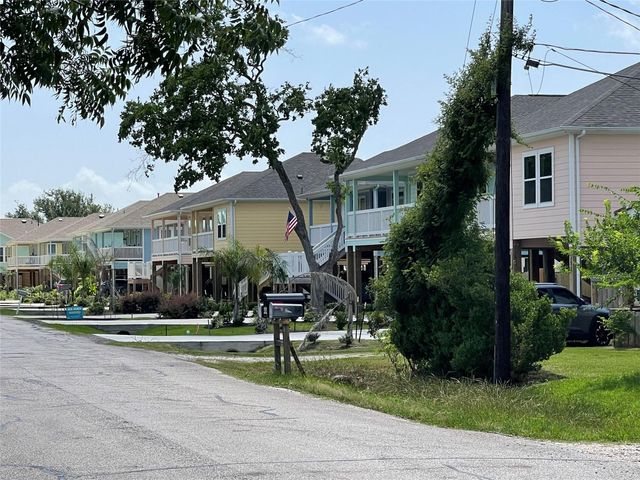 408 Bay Oaks Drive, La Porte, TX 77571