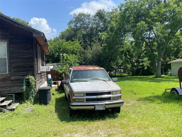 408 Bay Oaks Drive, La Porte, TX 77571