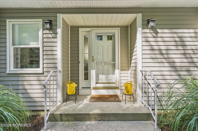26 Whitesands Way, Little Silver, NJ 07739
