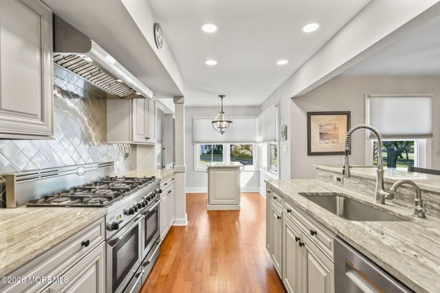 26 Whitesands Way, Little Silver, NJ 07739