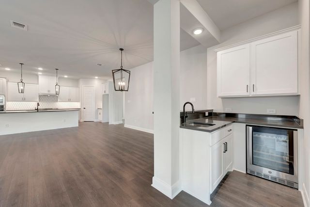 2075 Pine Grove Lane, Arlington, TX 76005