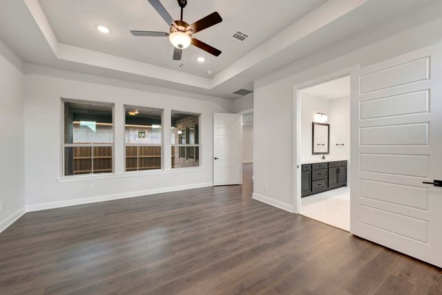 2075 Pine Grove Lane, Arlington, TX 76005