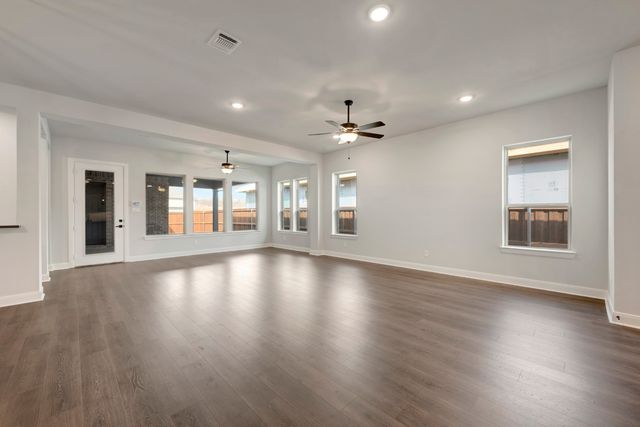 2075 Pine Grove Lane, Arlington, TX 76005