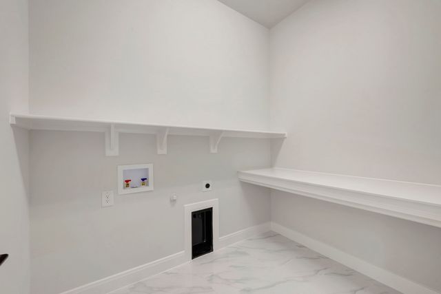 2075 Pine Grove Lane, Arlington, TX 76005