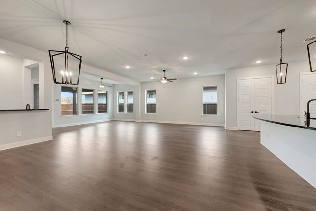 2075 Pine Grove Lane, Arlington, TX 76005