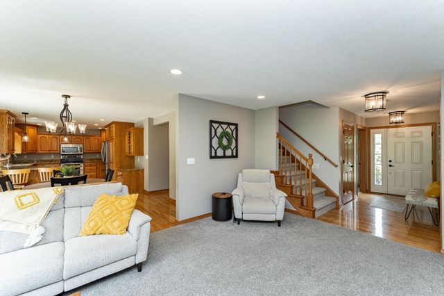 2944 Mayowood Common Circle SW, Rochester, MN 55902