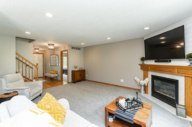 2944 Mayowood Common Circle SW, Rochester, MN 55902