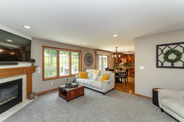 2944 Mayowood Common Circle SW, Rochester, MN 55902