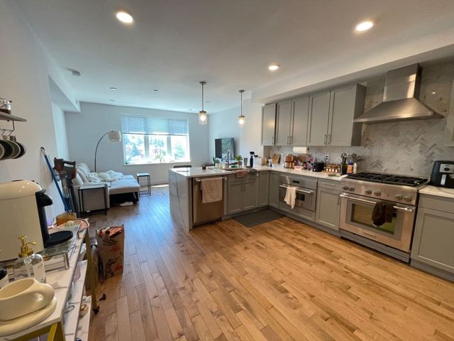 50 Hichborn St 406, Boston, MA 02135