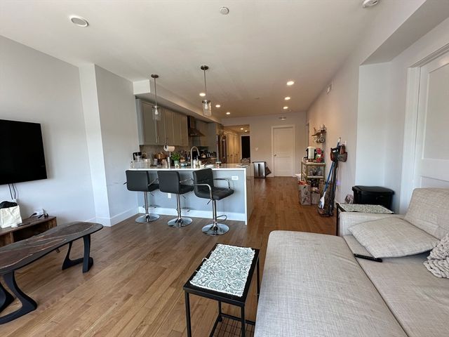 50 Hichborn St 406, Boston, MA 02135