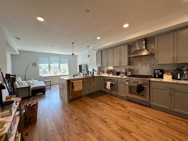 50 Hichborn St 406, Boston, MA 02135