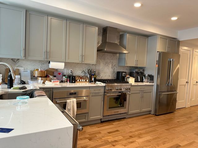 50 Hichborn St 406, Boston, MA 02135