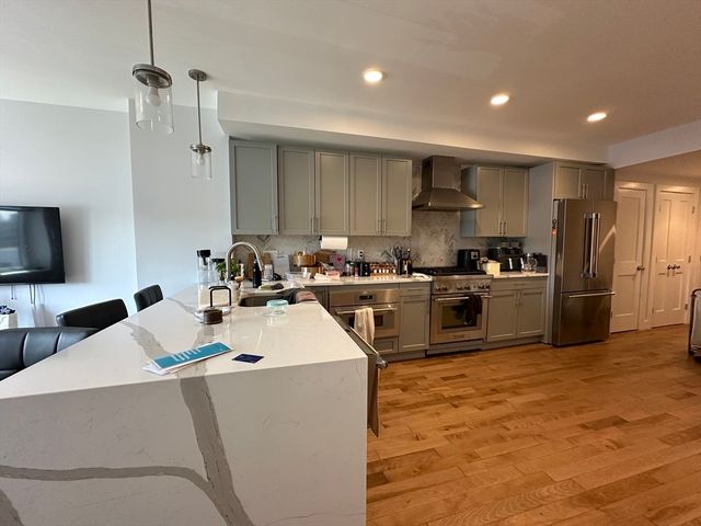 50 Hichborn St 406, Boston, MA 02135