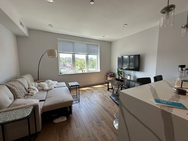 50 Hichborn St 406, Boston, MA 02135