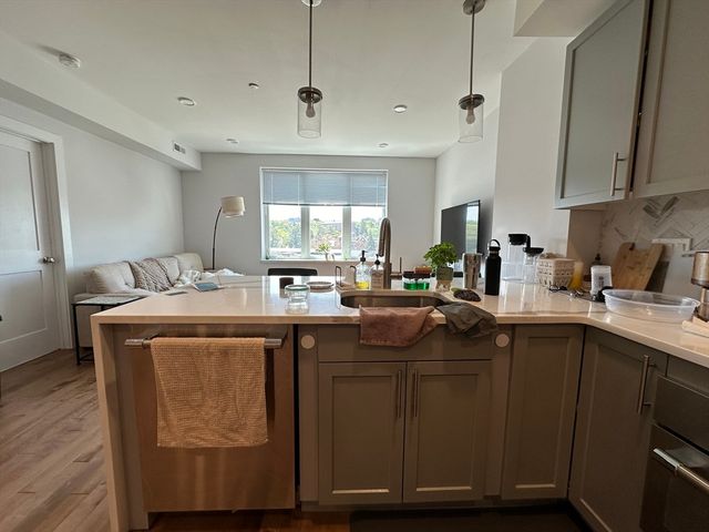 50 Hichborn St 406, Boston, MA 02135