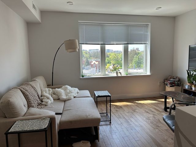 50 Hichborn St 406, Boston, MA 02135