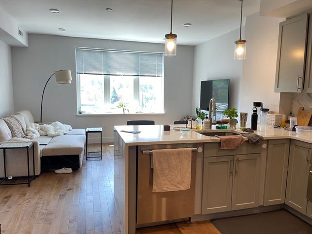 50 Hichborn St 406, Boston, MA 02135