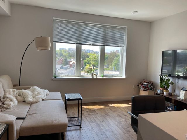 50 Hichborn St 406, Boston, MA 02135