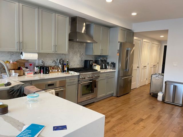 50 Hichborn St 406, Boston, MA 02135