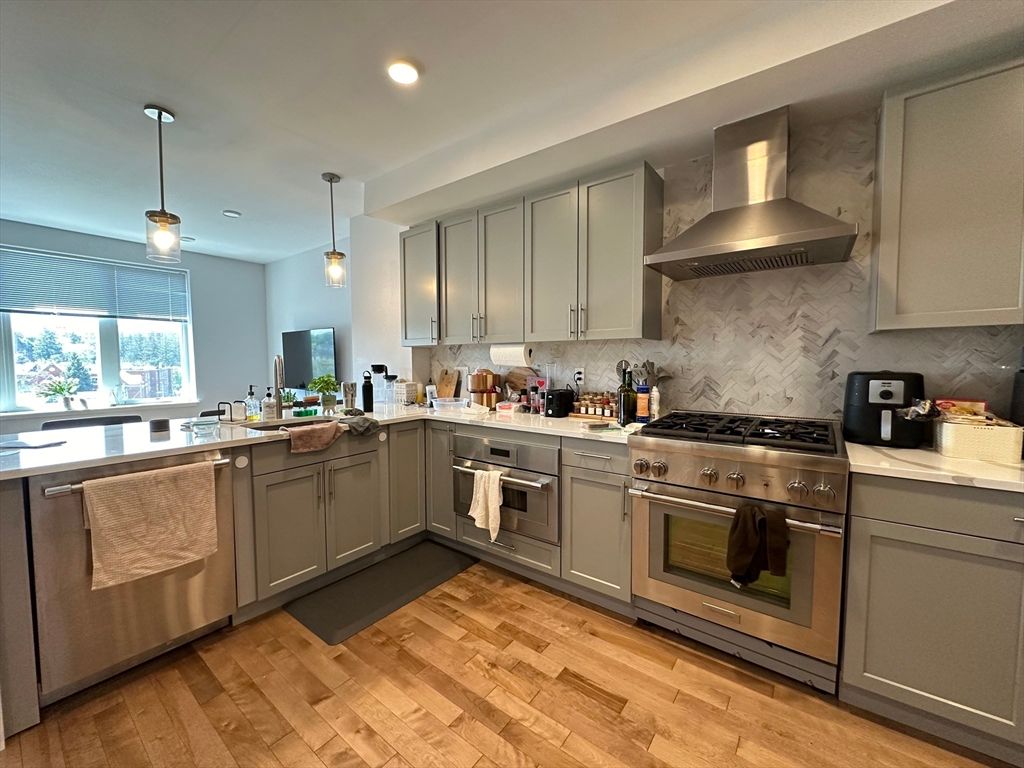 50 Hichborn St 406, Boston, MA 02135