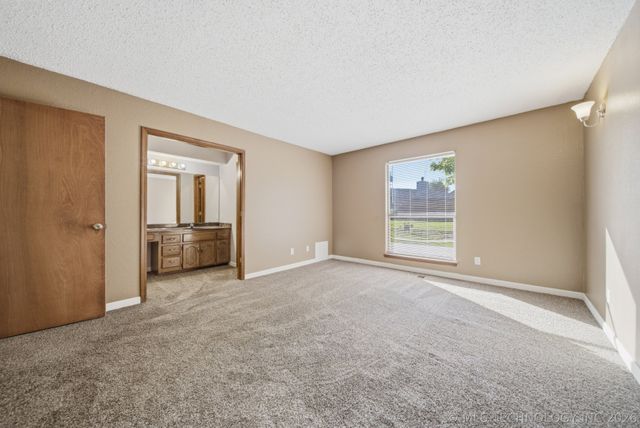 2959 W 112th Place S, Jenks, OK 74037