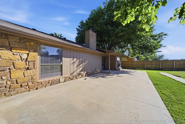 2959 W 112th Place S, Jenks, OK 74037
