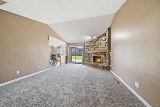 2959 W 112th Place S, Jenks, OK 74037
