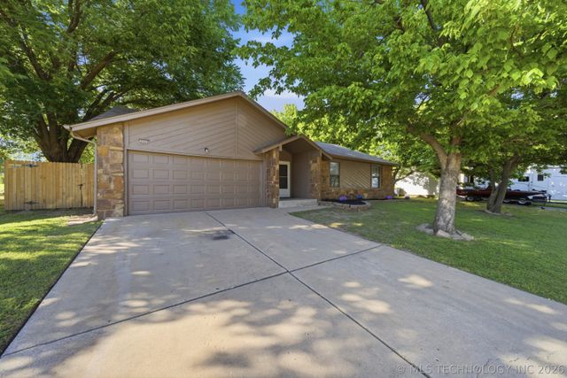 2959 W 112th Place S, Jenks, OK 74037