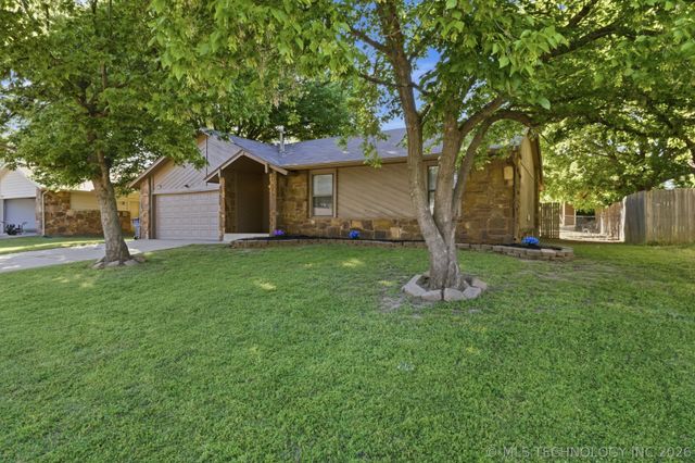 2959 W 112th Place S, Jenks, OK 74037
