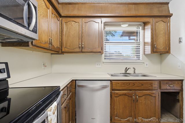 2959 W 112th Place S, Jenks, OK 74037