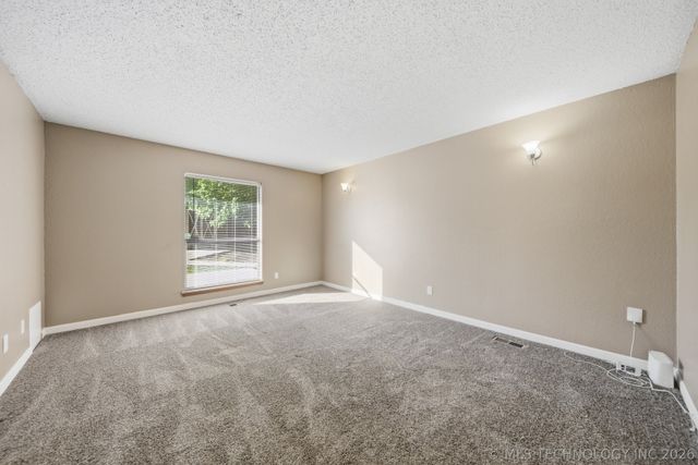 2959 W 112th Place S, Jenks, OK 74037
