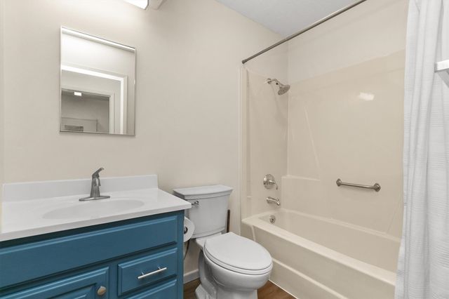 4801 Woodland Avenue 1, West Des Moines, IA 50266