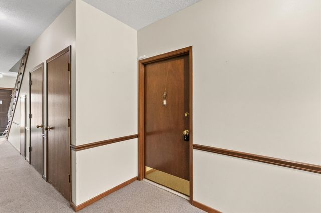 4801 Woodland Avenue 1, West Des Moines, IA 50266