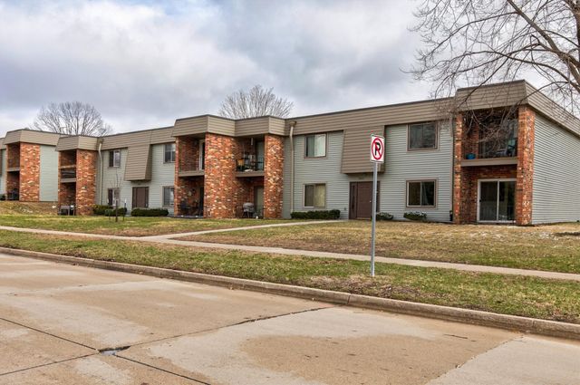 4801 Woodland Avenue 1, West Des Moines, IA 50266