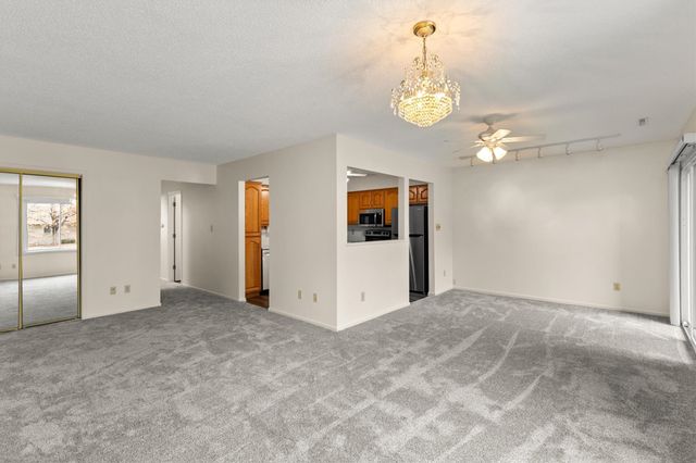 4801 Woodland Avenue 1, West Des Moines, IA 50266