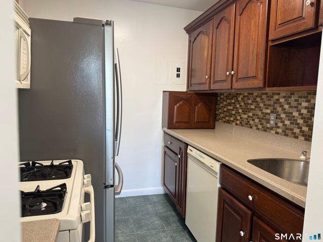 2625 Park Avenue 3B, Bridgeport, CT 06604