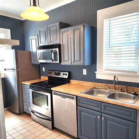 2006 JACKSON STREET N 3, St Petersburg, FL 33704