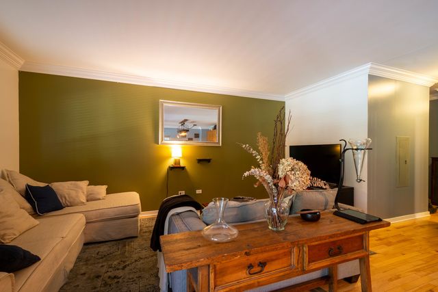 1075 W ROOSEVELT Road 201, Chicago, IL 60608