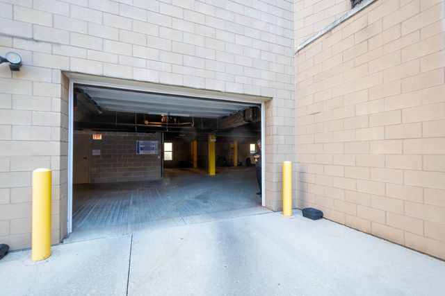 1075 W ROOSEVELT Road 201, Chicago, IL 60608