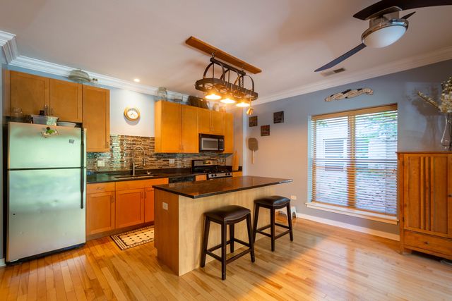 1075 W ROOSEVELT Road 201, Chicago, IL 60608