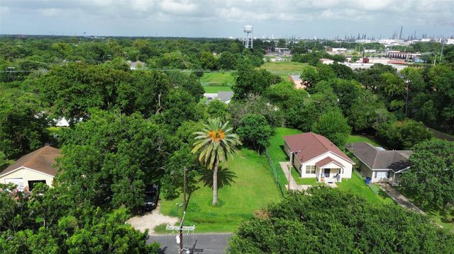 118 28th Street N, Texas City, TX 77590