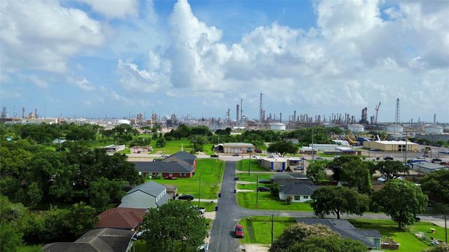 118 28th Street N, Texas City, TX 77590